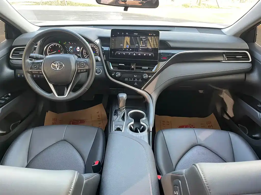 Toyota Camry — фото 5