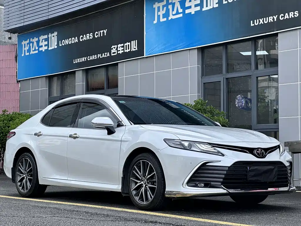 Toyota Camry — фото 3
