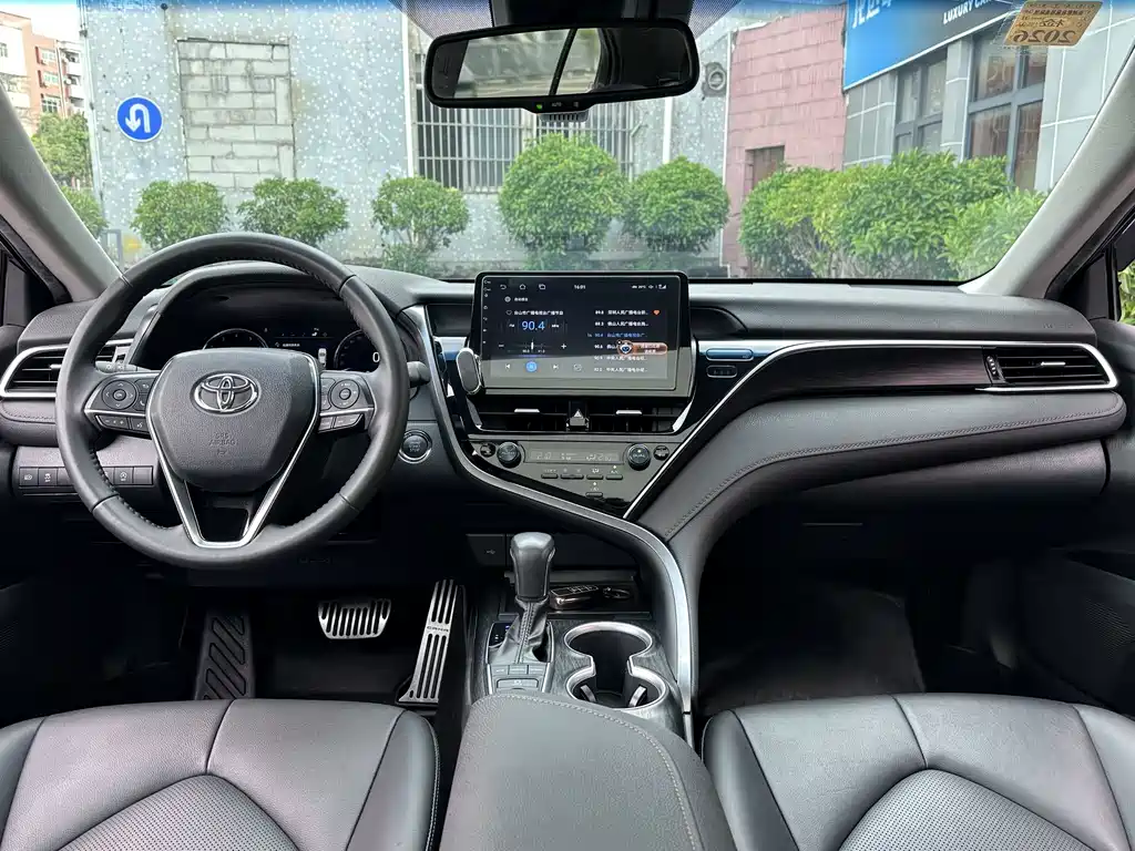 Toyota Camry — фото 6