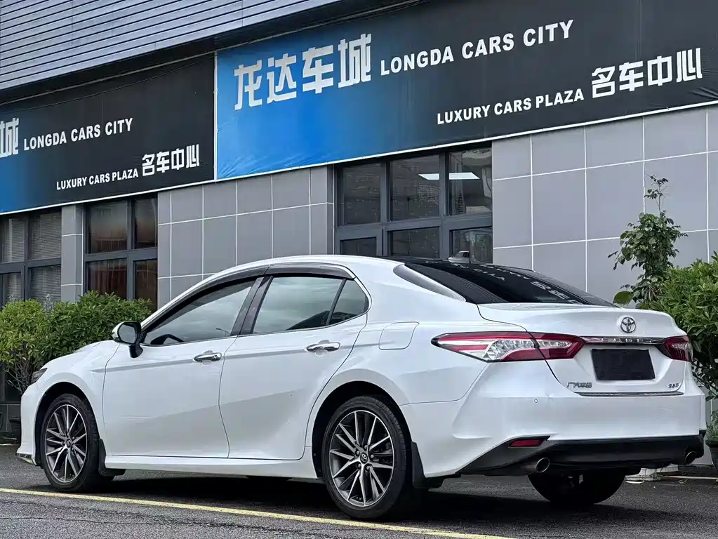 Toyota Camry — фото 10