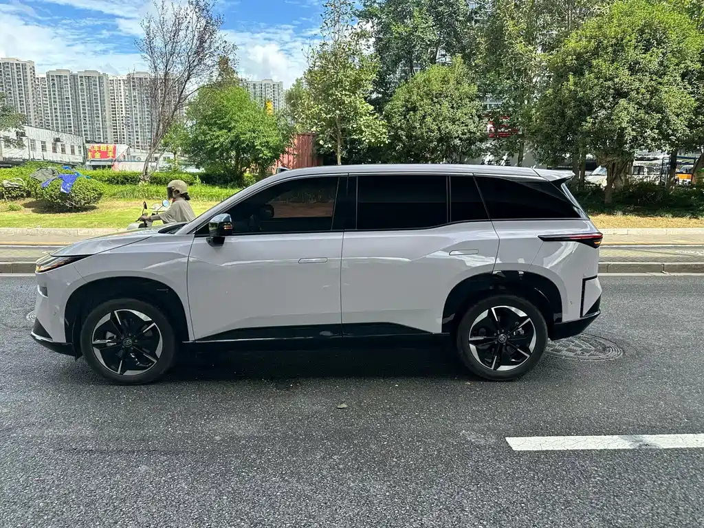Toyota bZ3X — фото 3