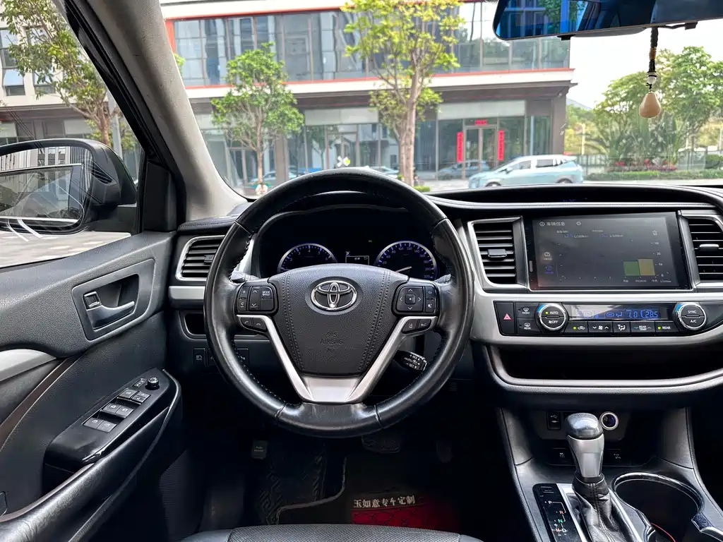 Toyota Highlander — фото 11