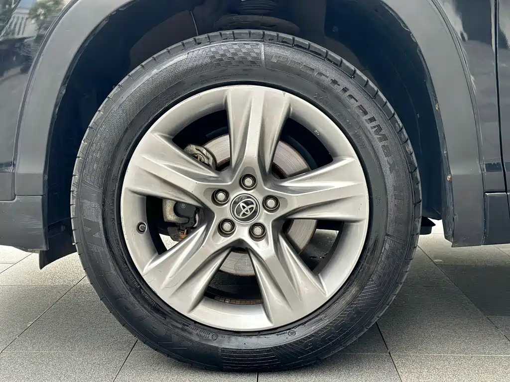 Toyota Highlander — фото 15