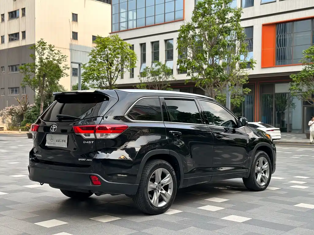 Toyota Highlander — фото 18