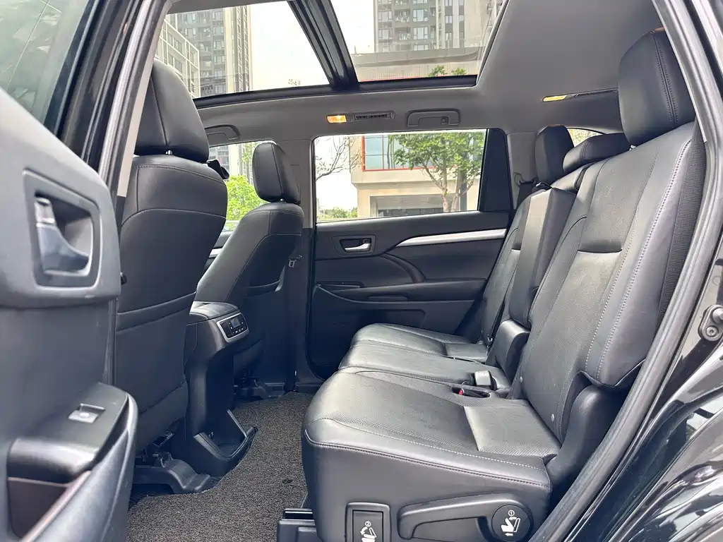 Toyota Highlander — фото 6