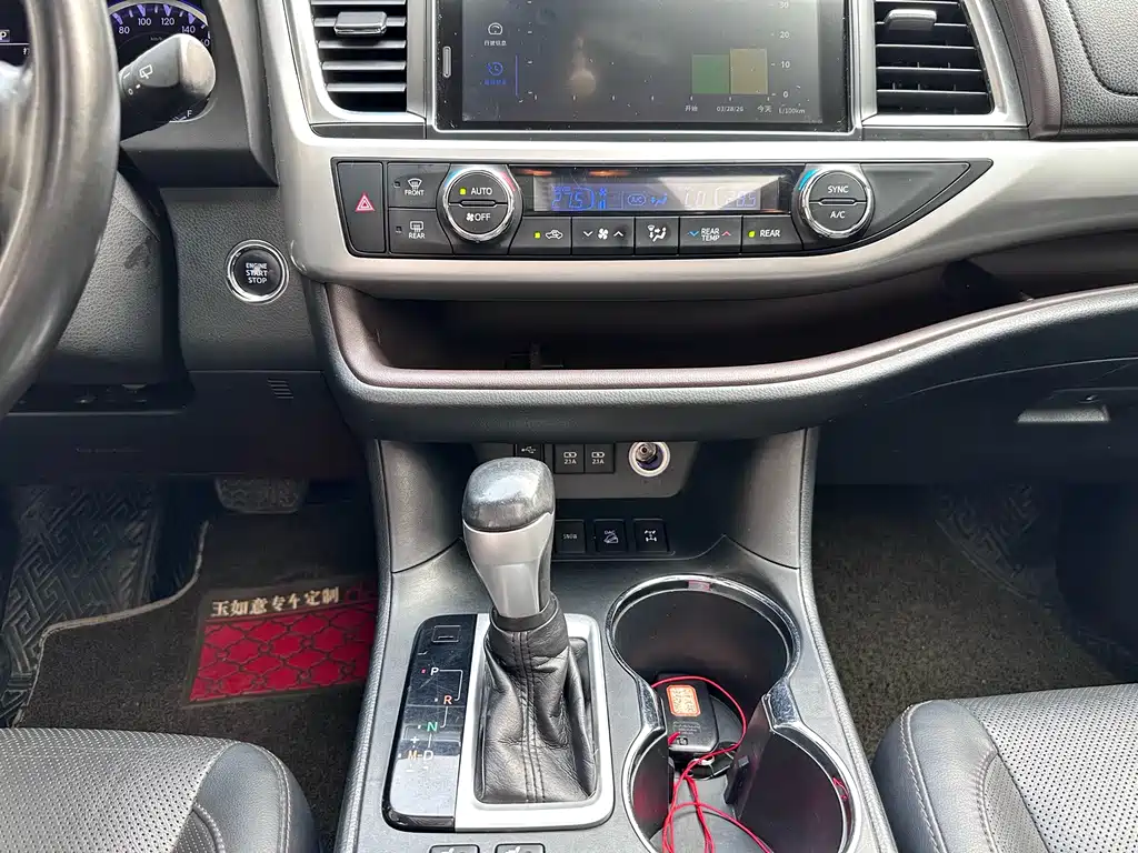 Toyota Highlander — фото 10