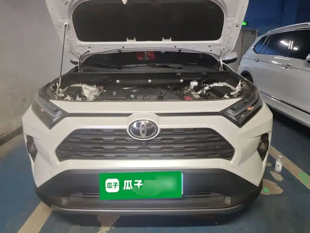 Toyota RAV4 — фото 11