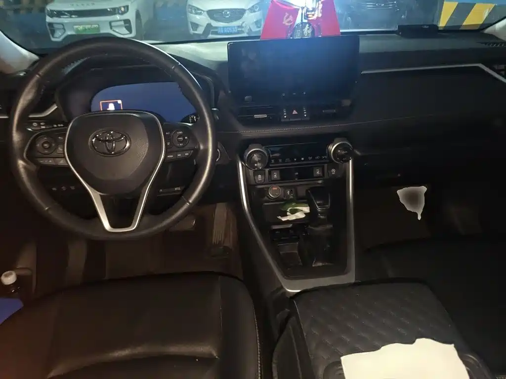 Toyota RAV4 — фото 13