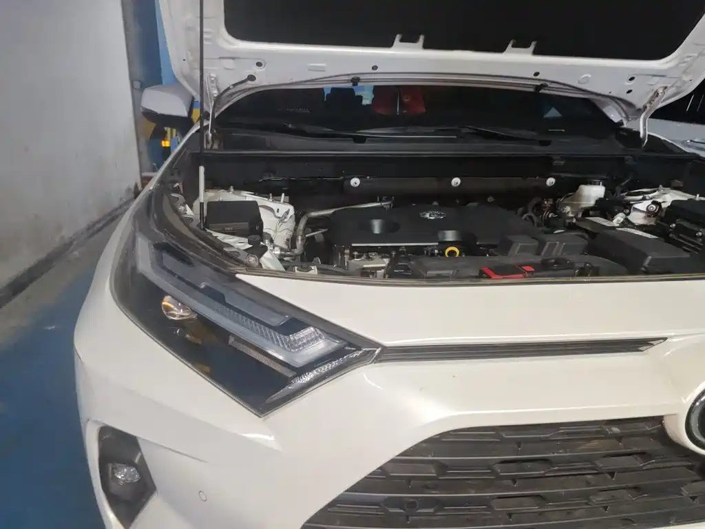 Toyota RAV4 — фото 19