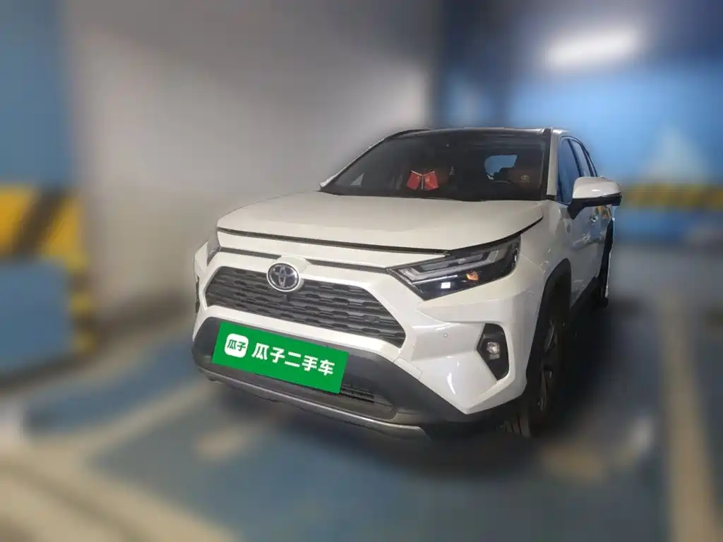 Toyota RAV4 — фото 1