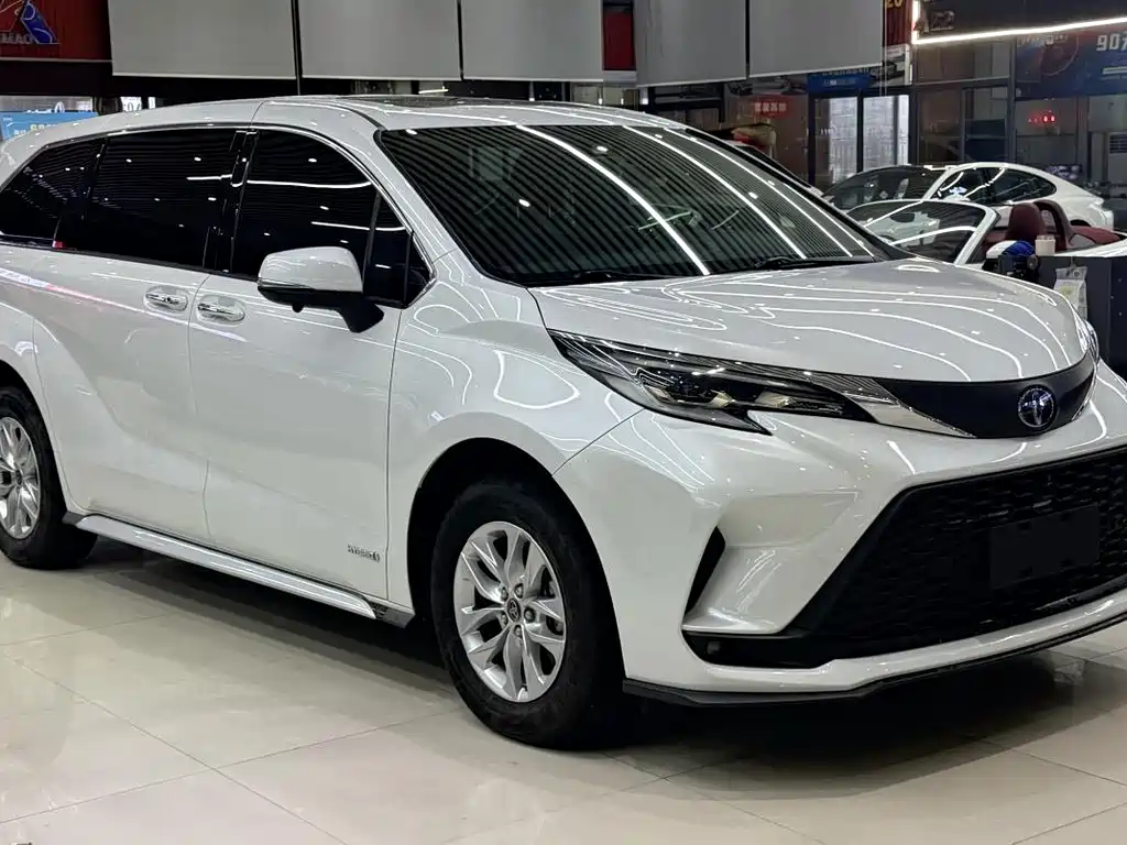 Toyota Granvia — фото 3