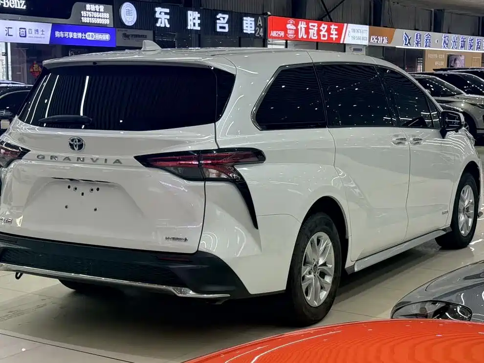 Toyota Granvia — фото 5