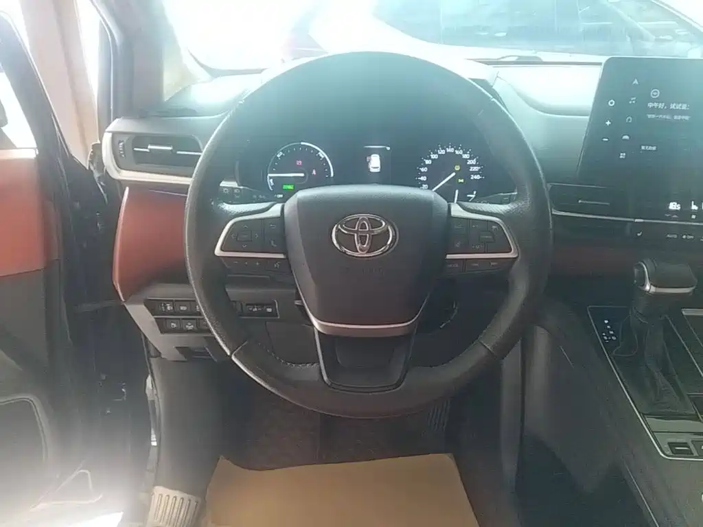 Toyota Granvia — фото 11