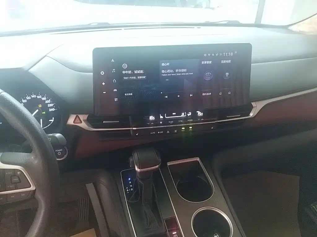 Toyota Granvia — фото 13