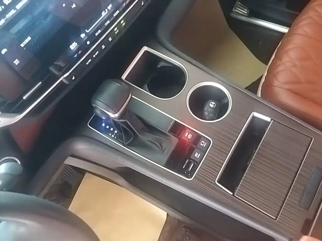 Toyota Granvia — фото 14