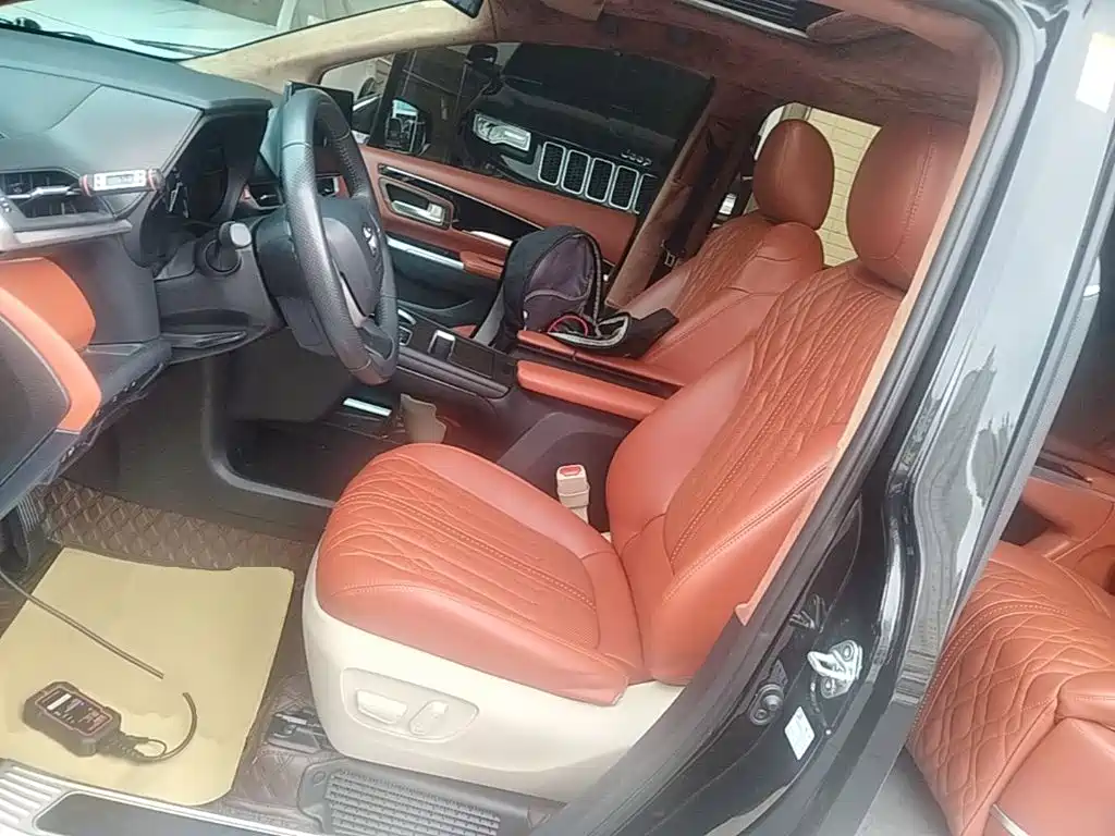 Toyota Granvia — фото 15
