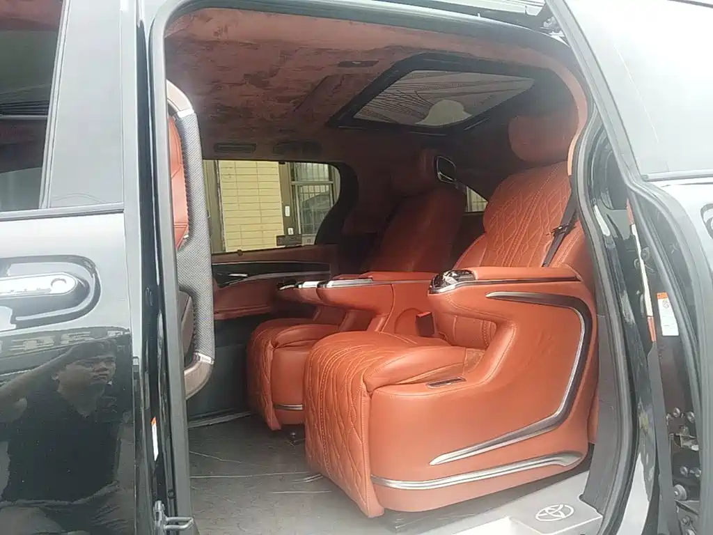 Toyota Granvia — фото 17