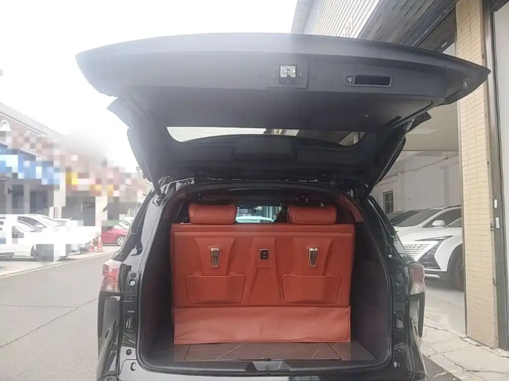 Toyota Granvia — фото 19