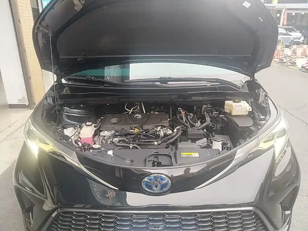 Toyota Granvia — фото 20