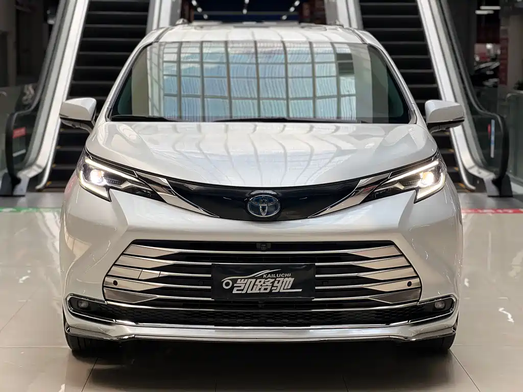 Toyota Sienna — фото 2