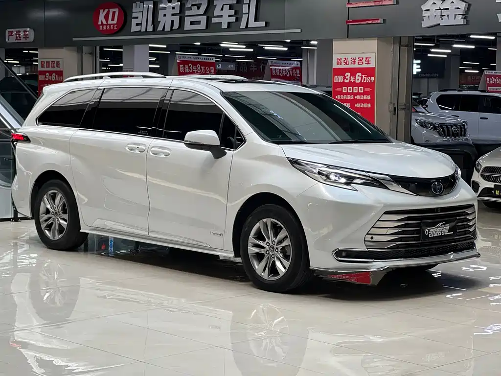 Toyota Sienna — фото 3