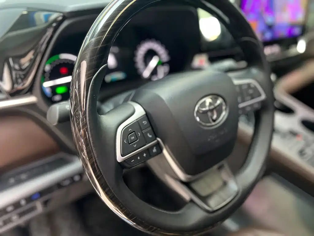 Toyota Sienna — фото 7