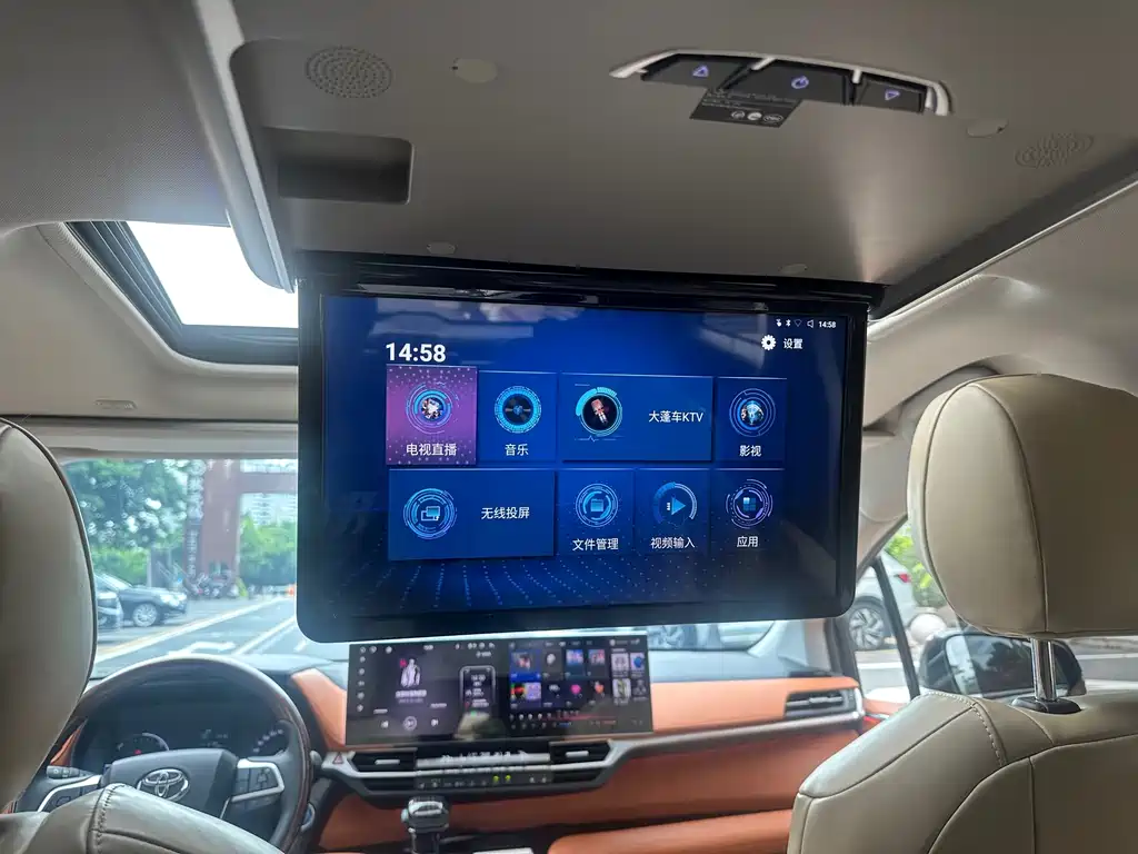 Toyota Granvia — фото 11