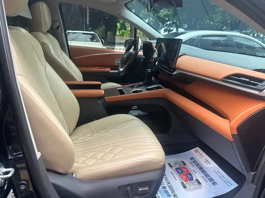 Toyota Granvia — фото 14