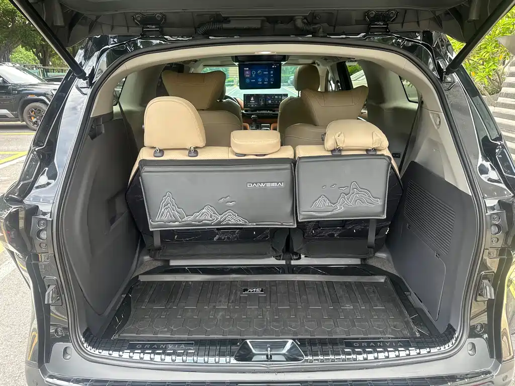 Toyota Granvia — фото 15