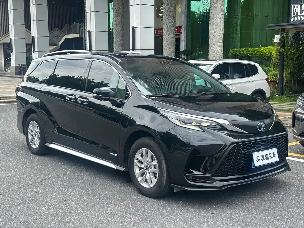 Toyota Granvia — фото 3