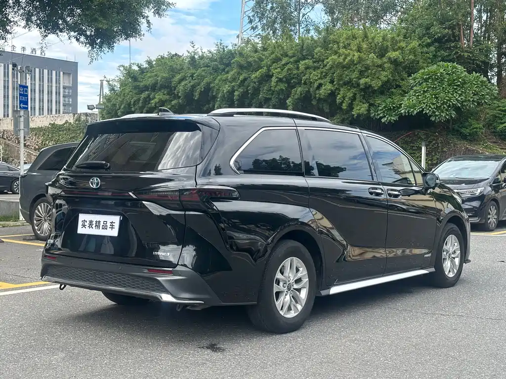 Toyota Granvia — фото 4