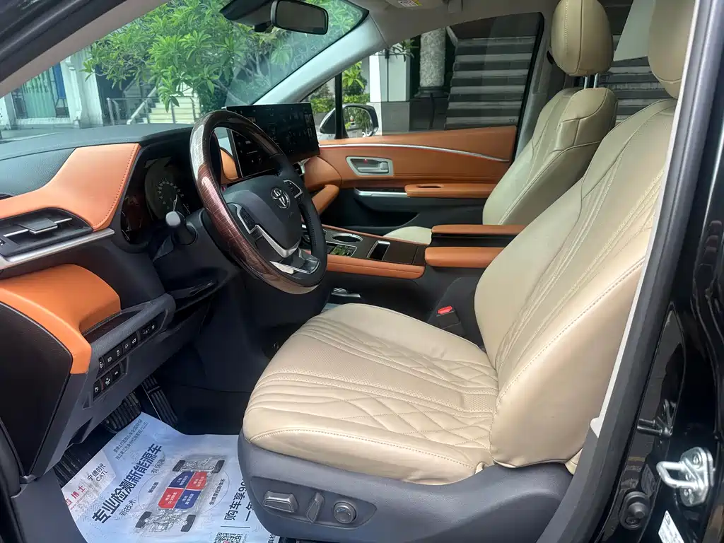 Toyota Granvia — фото 5