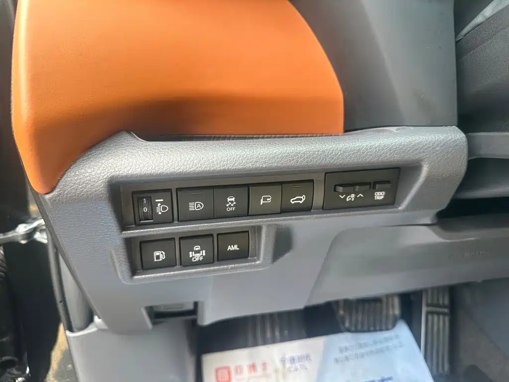 Toyota Granvia — фото 8