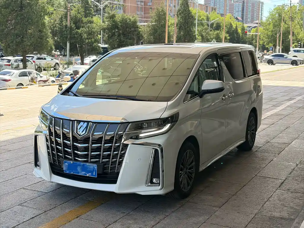 Toyota Alphard — фото 2