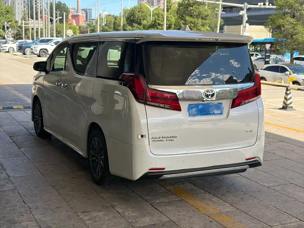 Toyota Alphard — фото 6