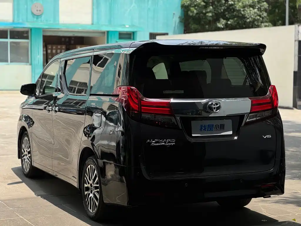 Toyota Alphard — фото 3