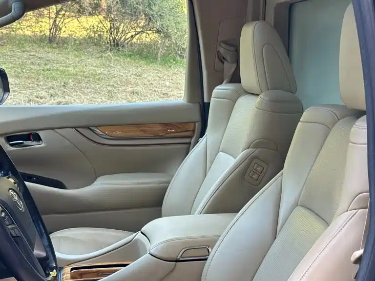 Toyota Alphard — фото 14