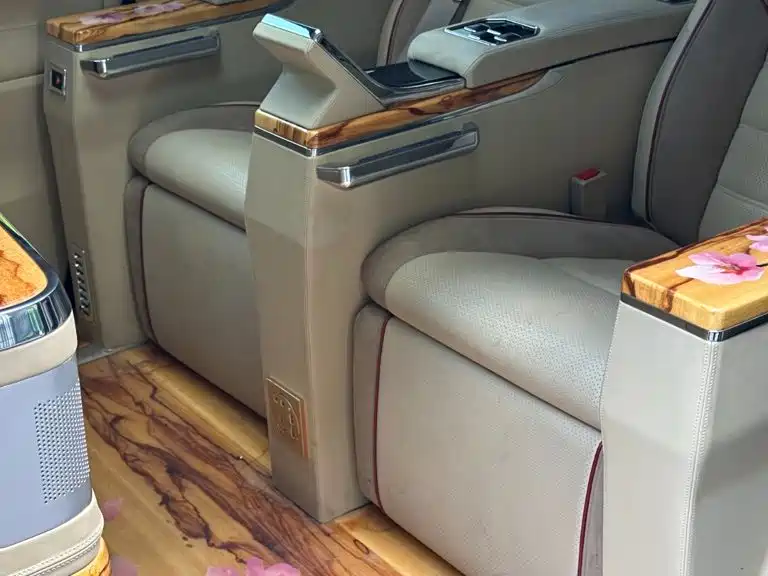 Toyota Alphard — фото 17