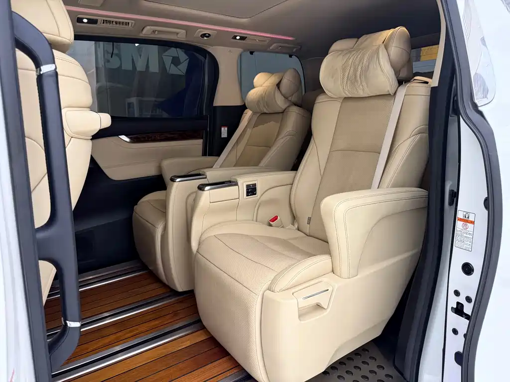 Toyota Alphard — фото 13