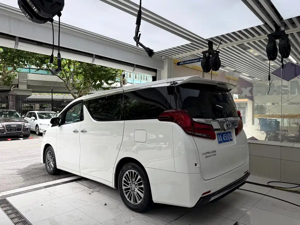 Toyota Alphard — фото 14