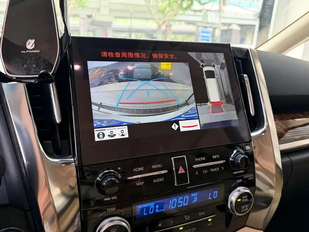 Toyota Alphard — фото 17