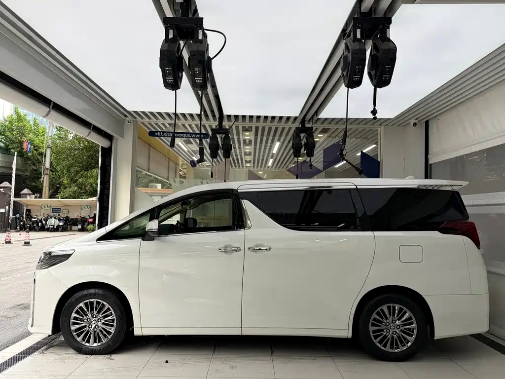 Toyota Alphard — фото 3
