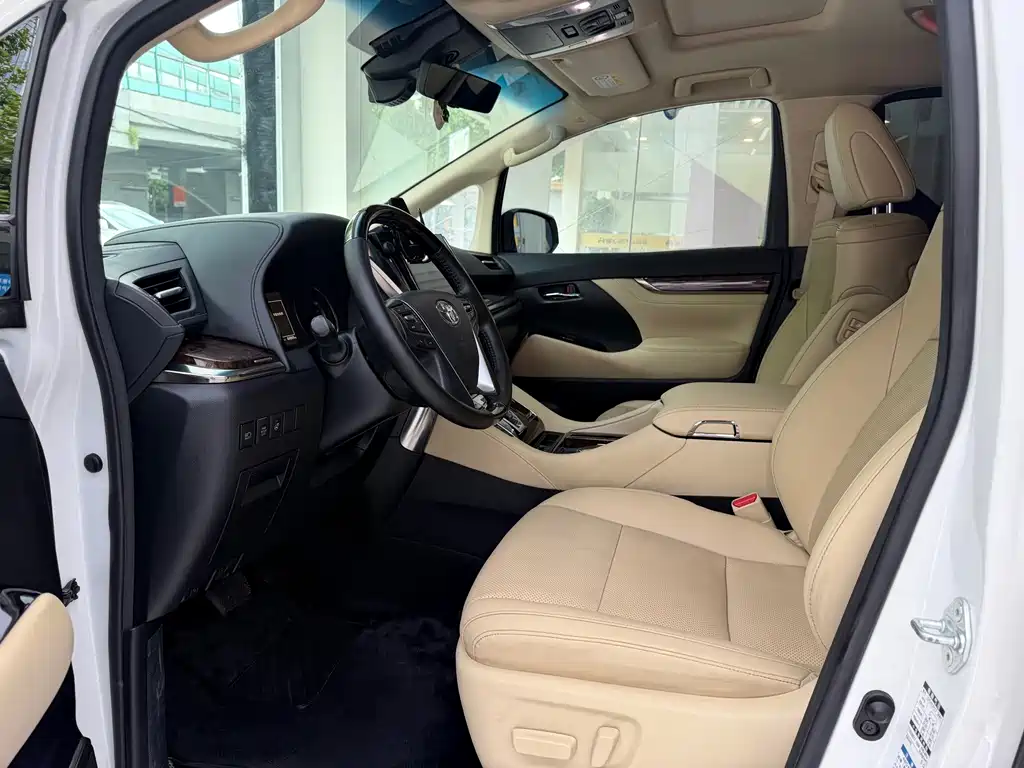 Toyota Alphard — фото 5