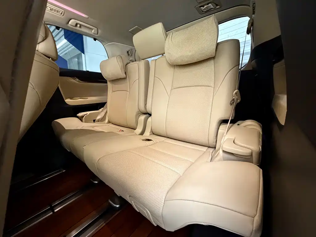 Toyota Alphard — фото 8