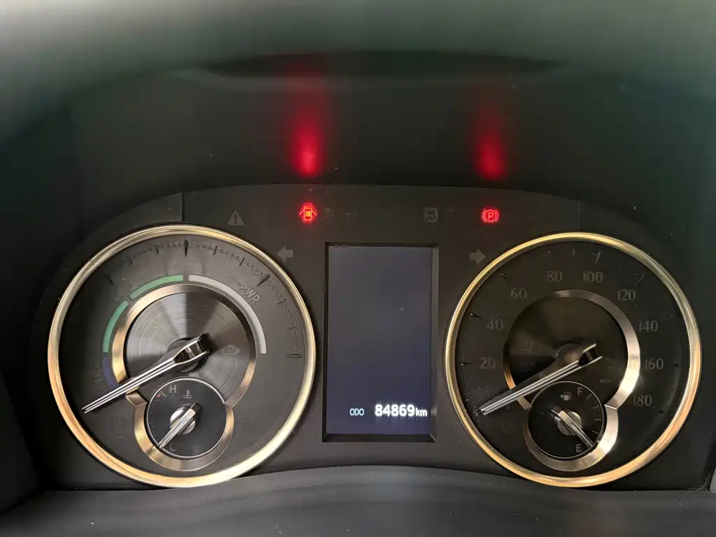 Toyota Alphard — фото 9