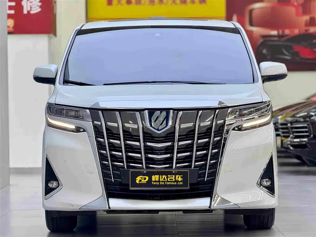 Toyota Alphard — фото 2