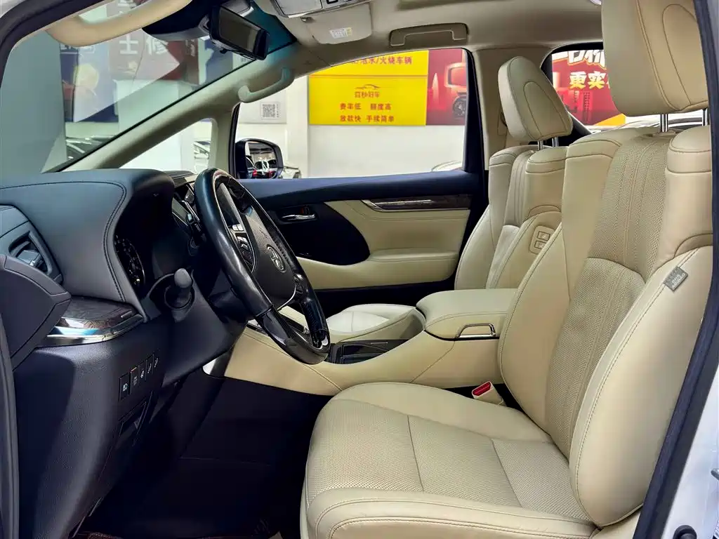 Toyota Alphard — фото 14