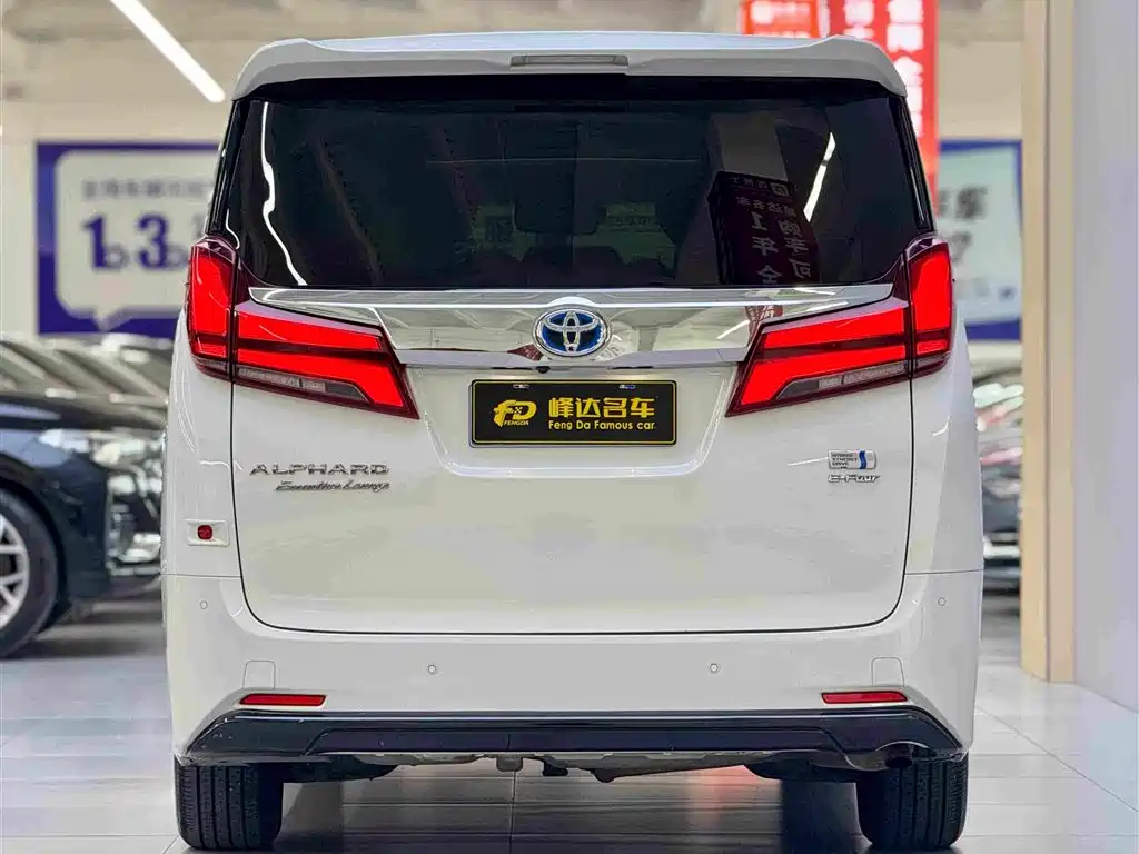 Toyota Alphard — фото 3