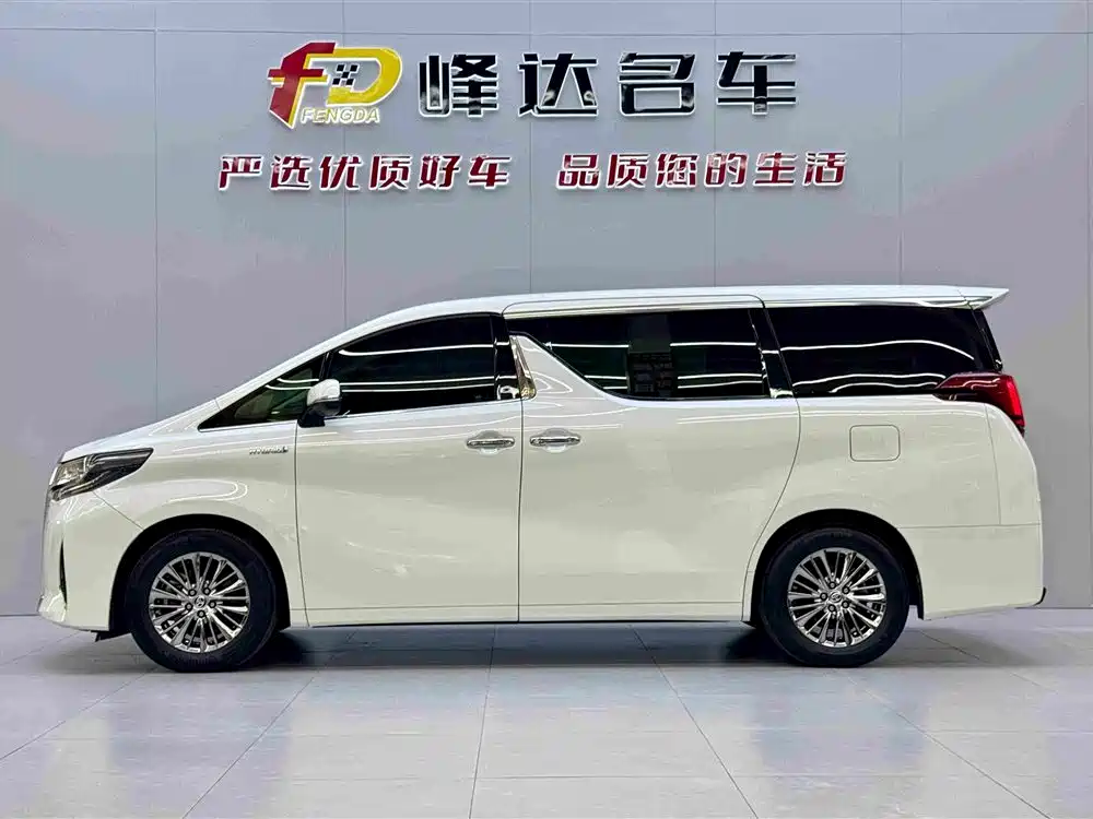 Toyota Alphard — фото 4