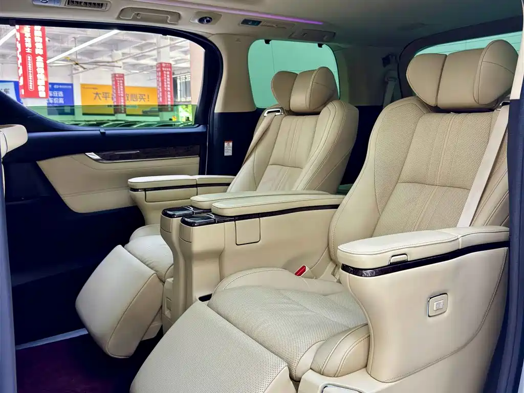 Toyota Alphard — фото 7